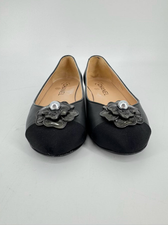 CHANEL Size 37.5 Graphite Leather Camellia Flower Flats
