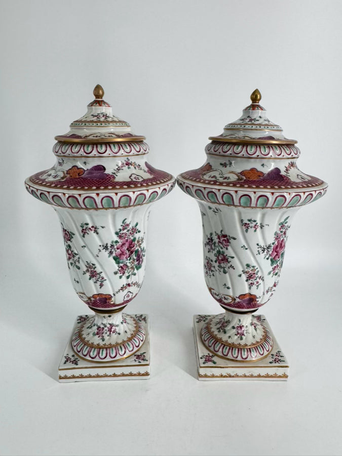 SAMSON Pink & Green Porcelain Pair of Jars w/ Lids