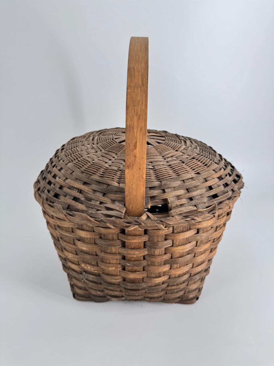 VINTAGE Light Brown Woven Basket w/ Lid