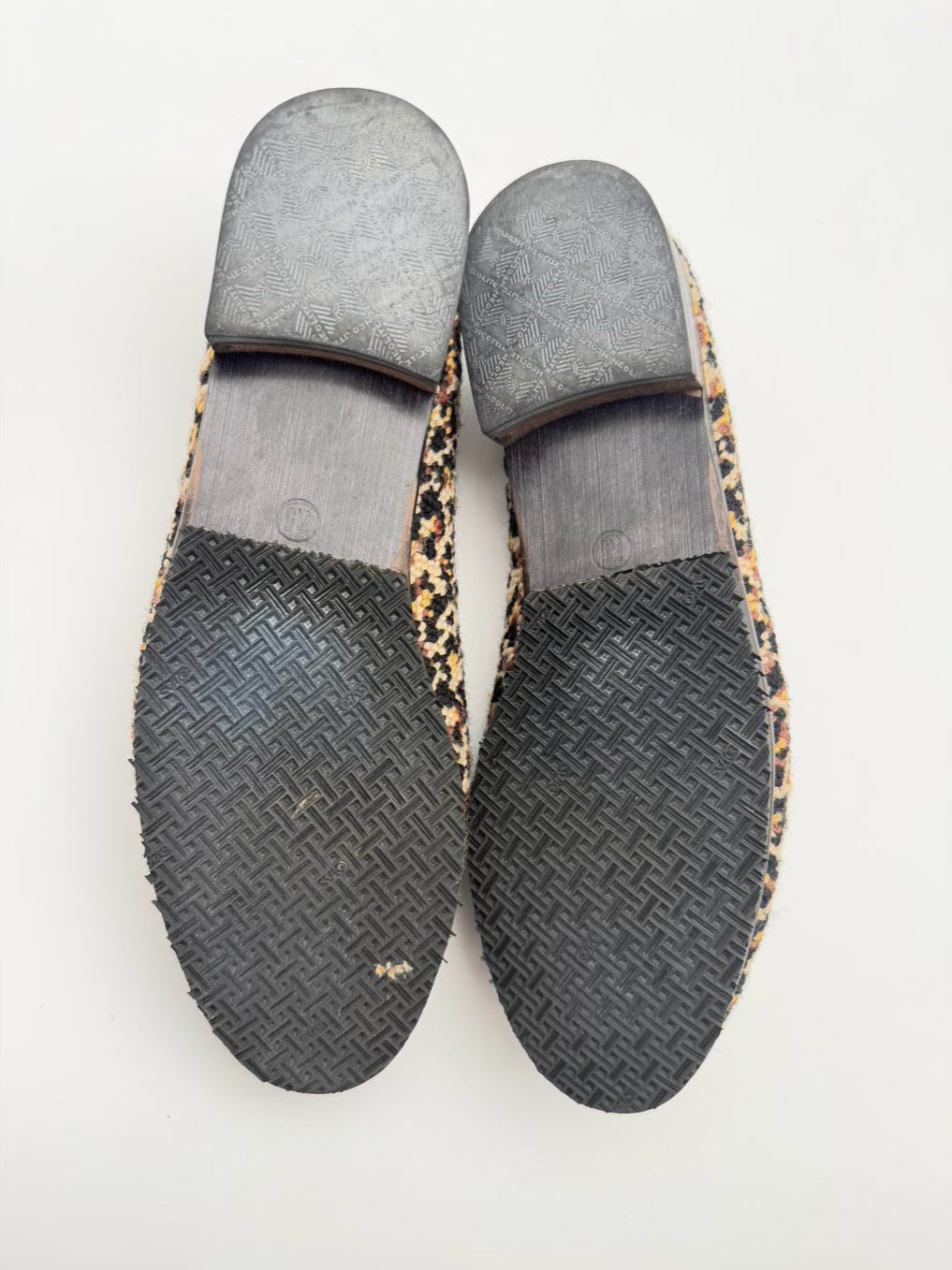 BY PAIGE WMNS Size 7.5 Brown & Cream Needlepoint Animal Print Loafers