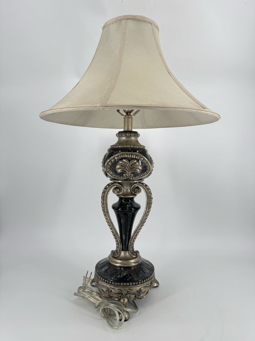 LEEAZANNE Black & Silver Lamp