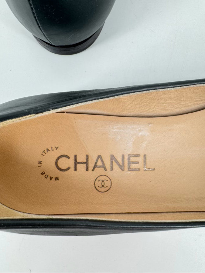 CHANEL Size 37.5 Graphite Leather Camellia Flower Flats