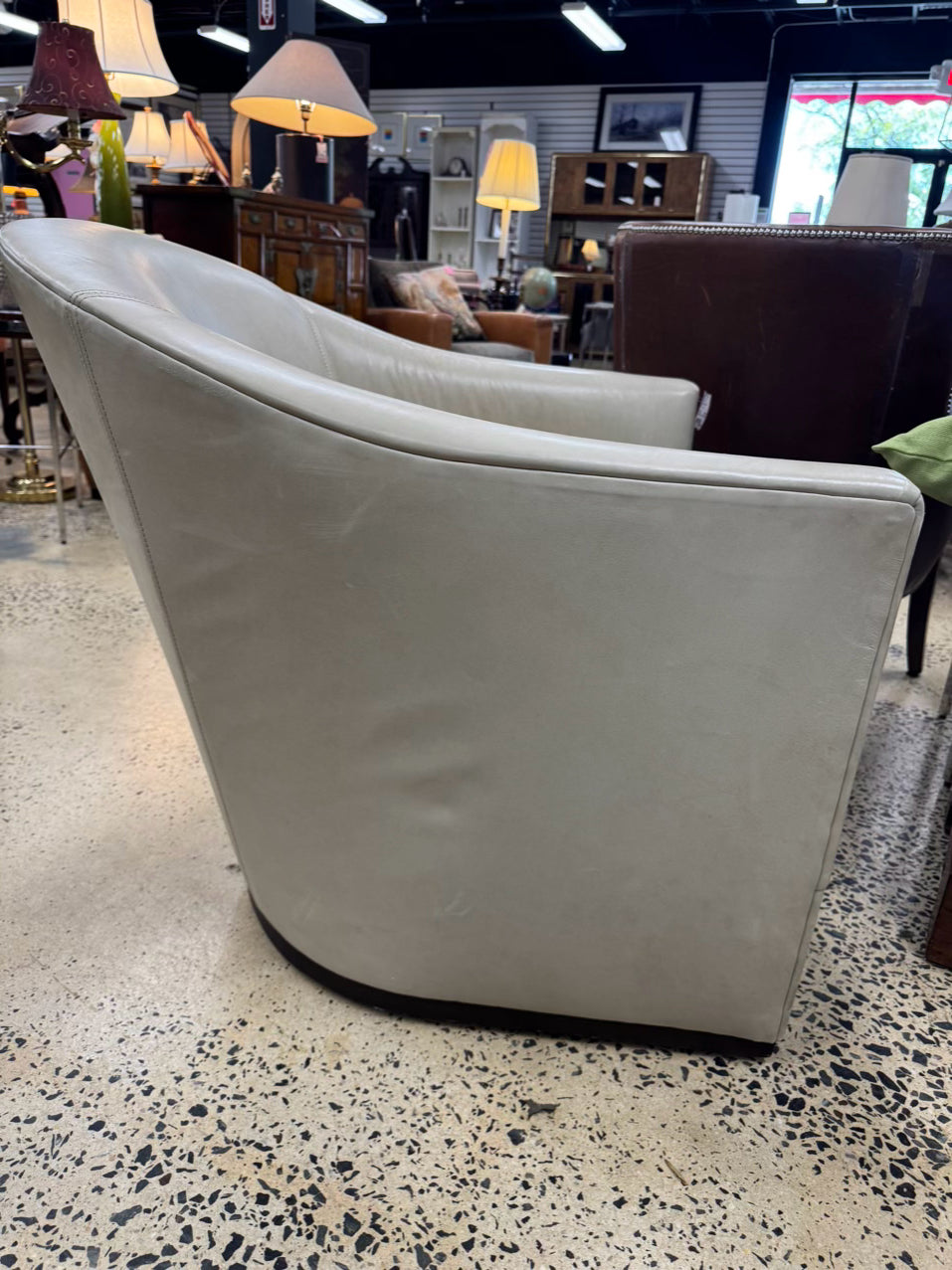 LEE INDUSTRIES Cream Leather Barrel Back Swivel Chair