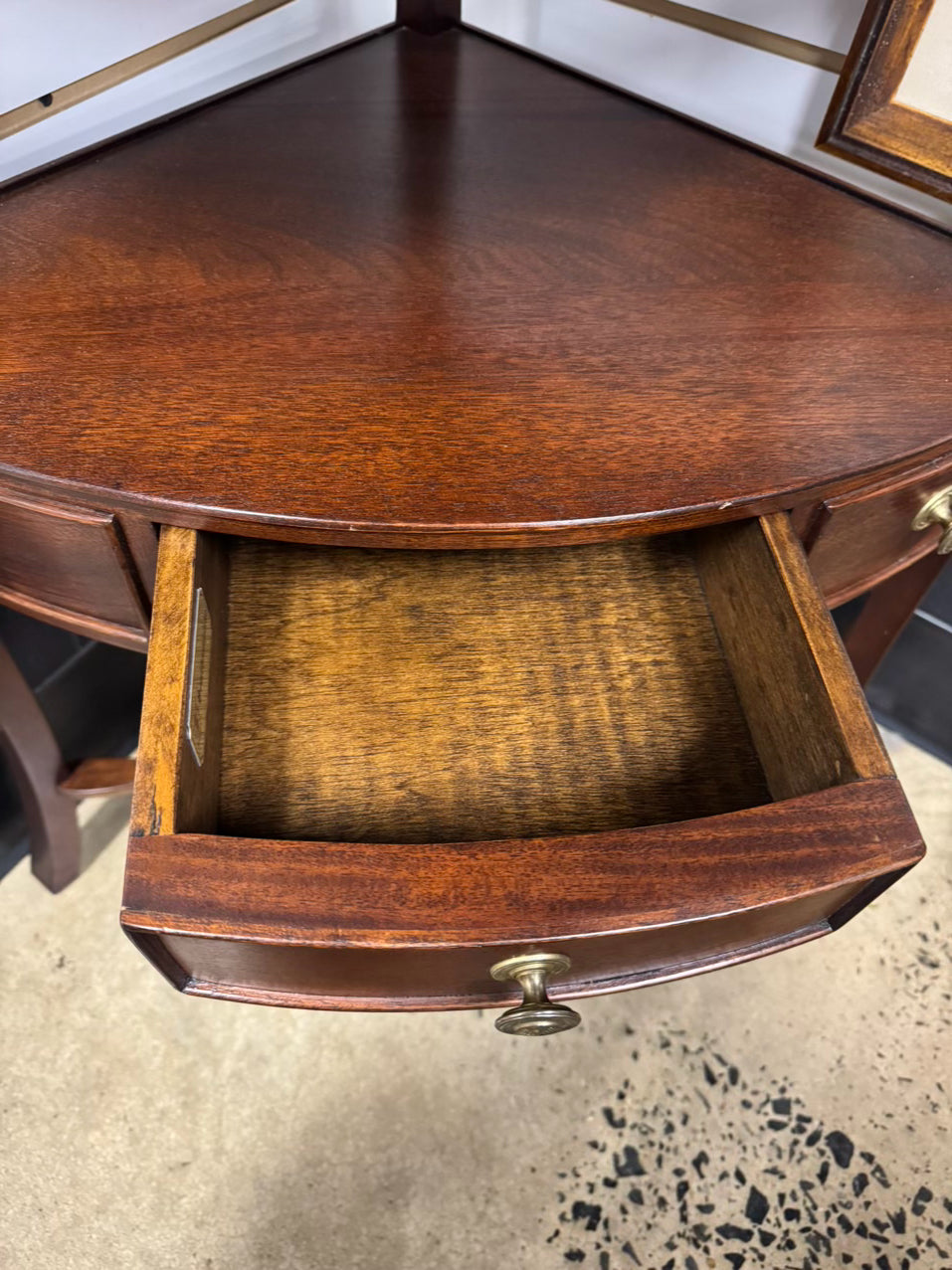 SOUTHAMPTON Mahogany Corner Table