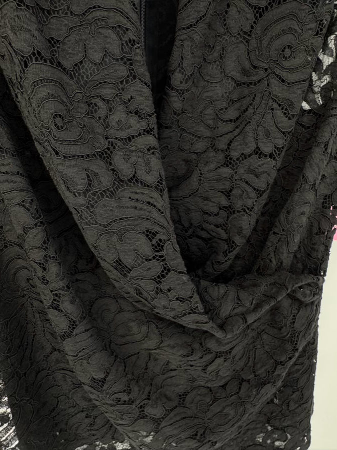 ST JOHN Size 12 Black Lace Sleeveless Top