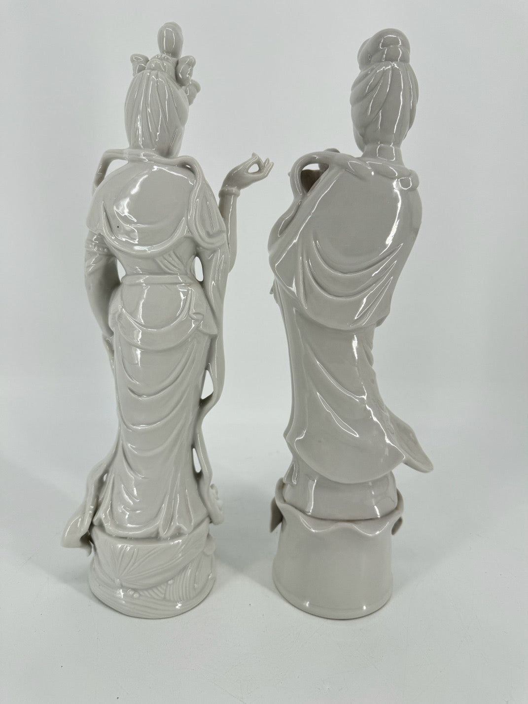 White Porcelain Pair of Geishas Figurines