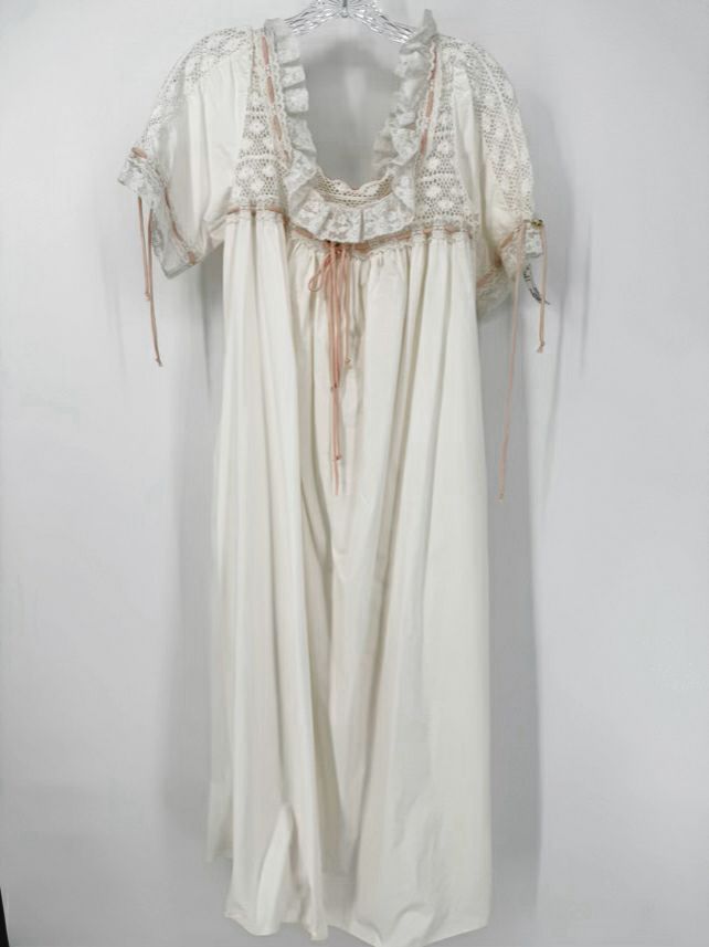 BONNIE STRAUSS Size S Cream Lace Detail Nightgown