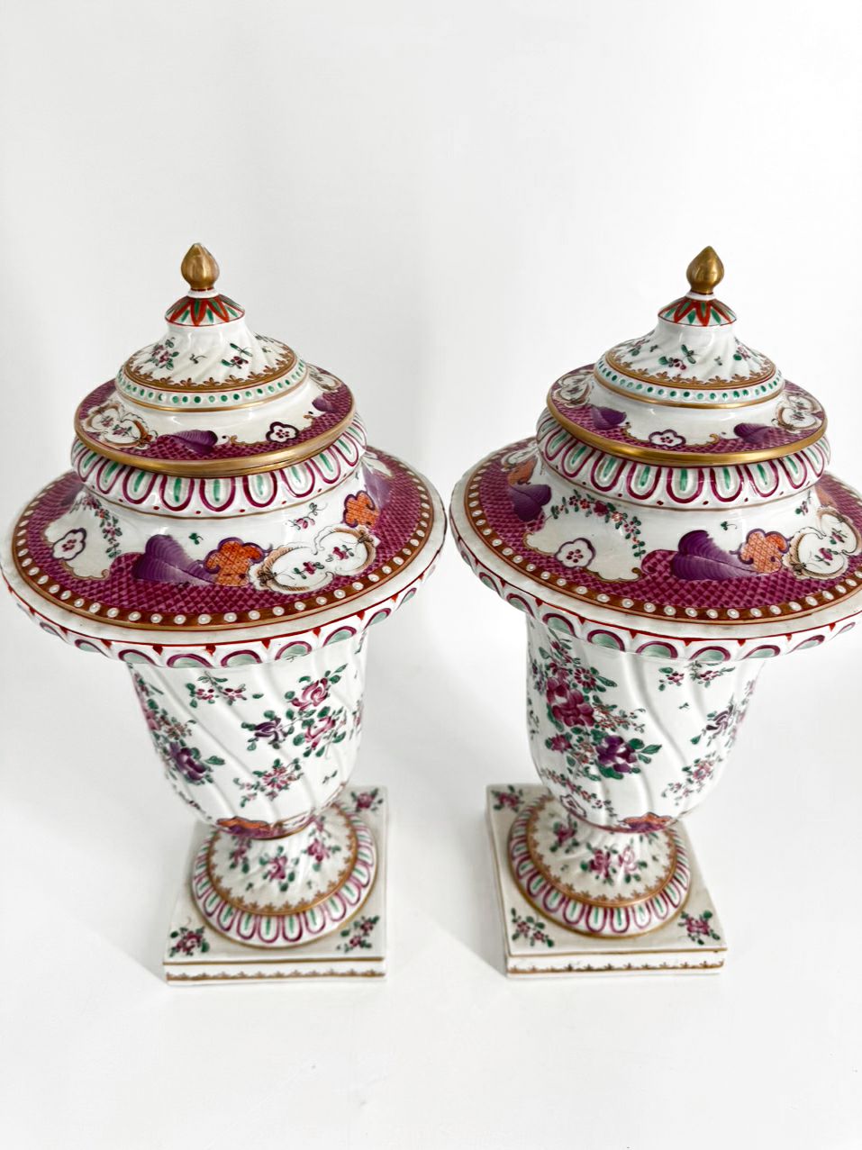 SAMSON Pink & Green Porcelain Pair of Jars w/ Lids