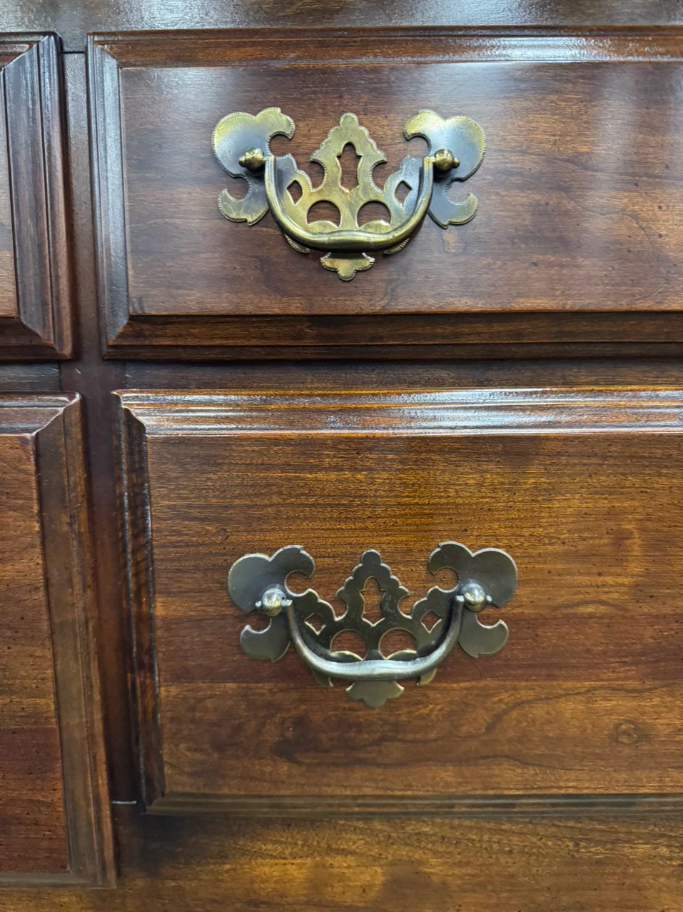 Wood 6-Drawer Queen Ann Side Board