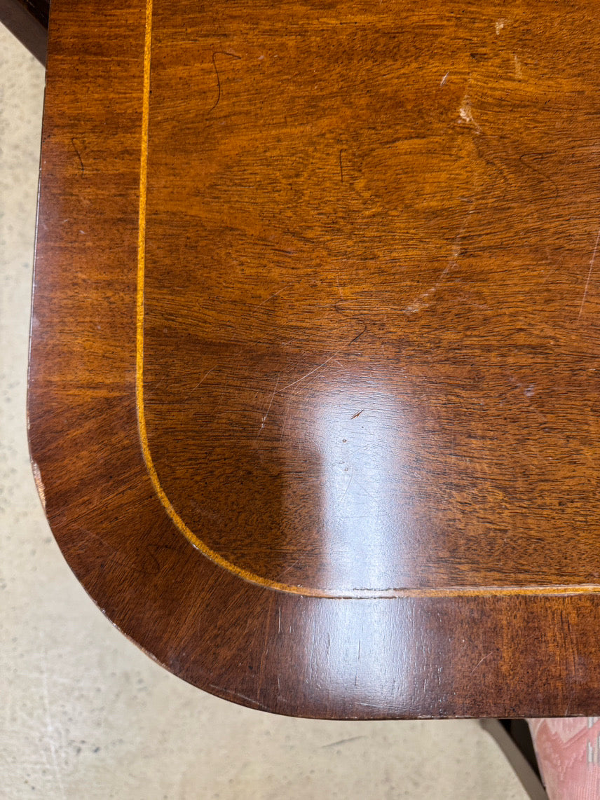 DUNCAN PHYFE Wood Table & 6 Chippendale Chairs w/ 4 Leaves