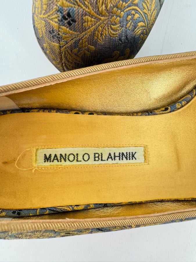 MANOLO BLAHNIK Size 39 Blue & Gold Paisley Flats
