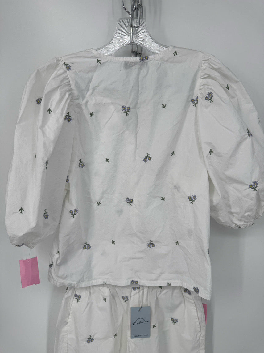 SOAKED IN LUXURY Size XS White Embroidered Floral 2 Piece Set