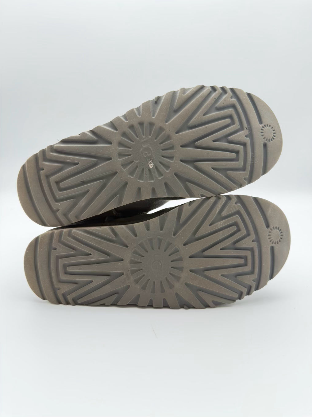 UGG WMNS Size 9 Gray Gemstones Shearling Booties