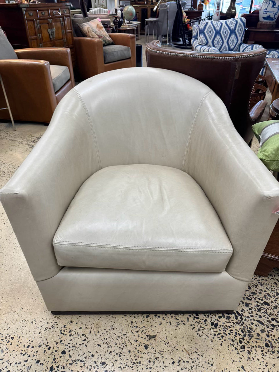LEE INDUSTRIES Cream Leather Barrel Back Swivel Chair