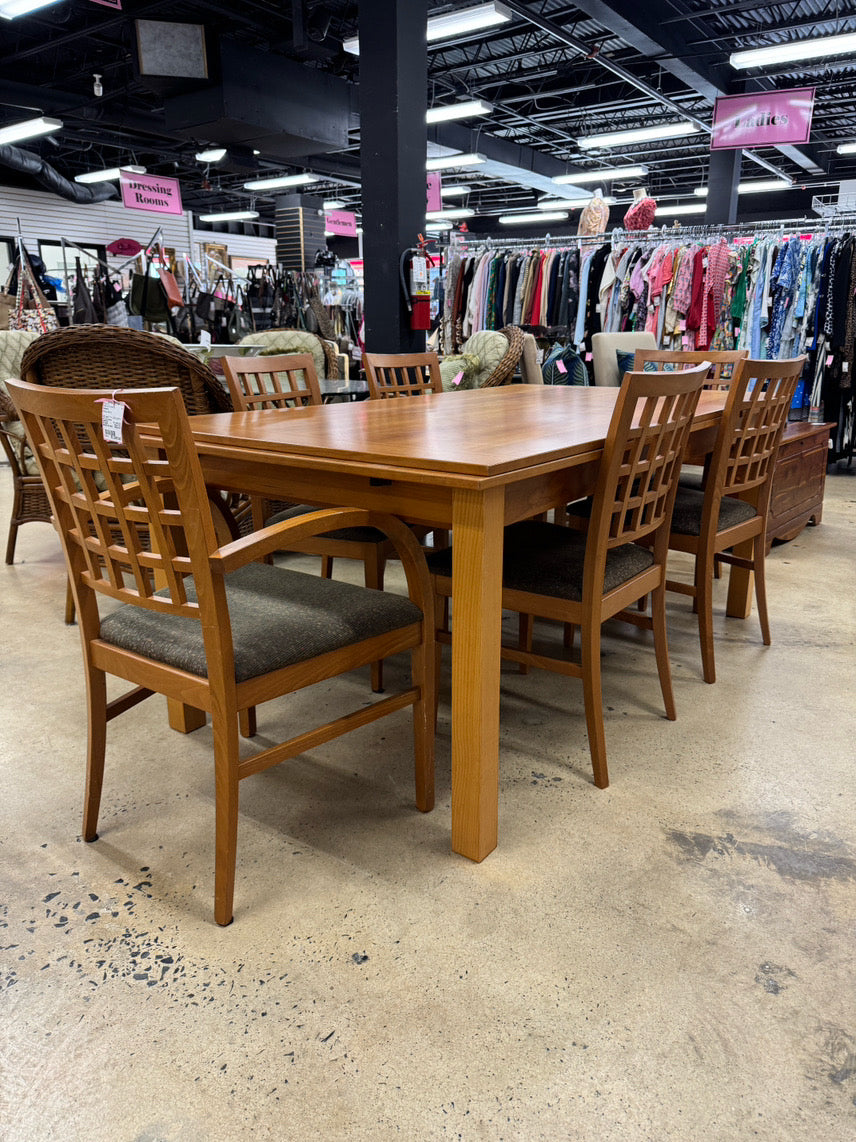 GANGSO Blond Wood Table & 6 Chairs w/ 2 Pullout Leaves