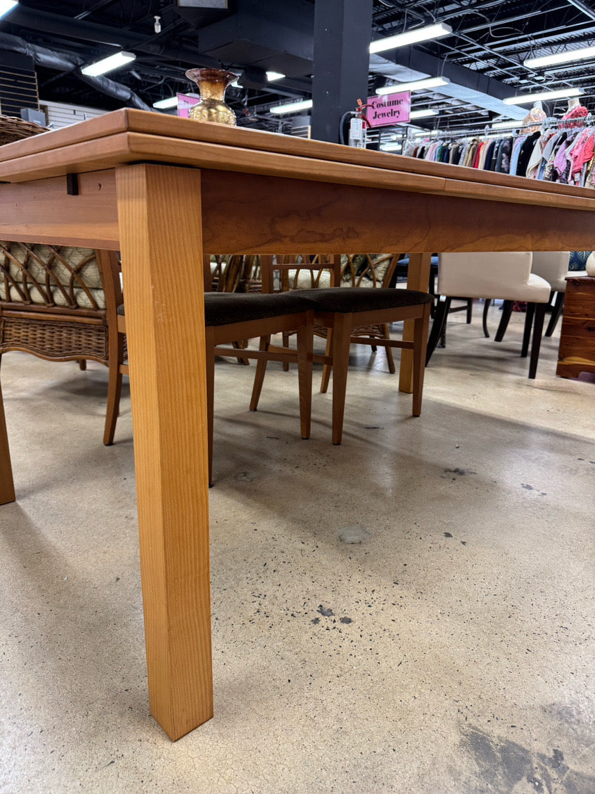 GANGSO Blond Wood Table & 6 Chairs w/ 2 Pullout Leaves