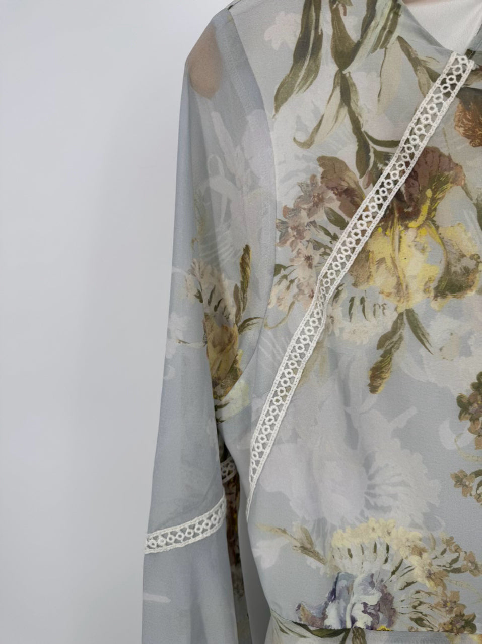 HOPE & IVY Size 14 Pale Blue Floral Open Back Maxi-Dress