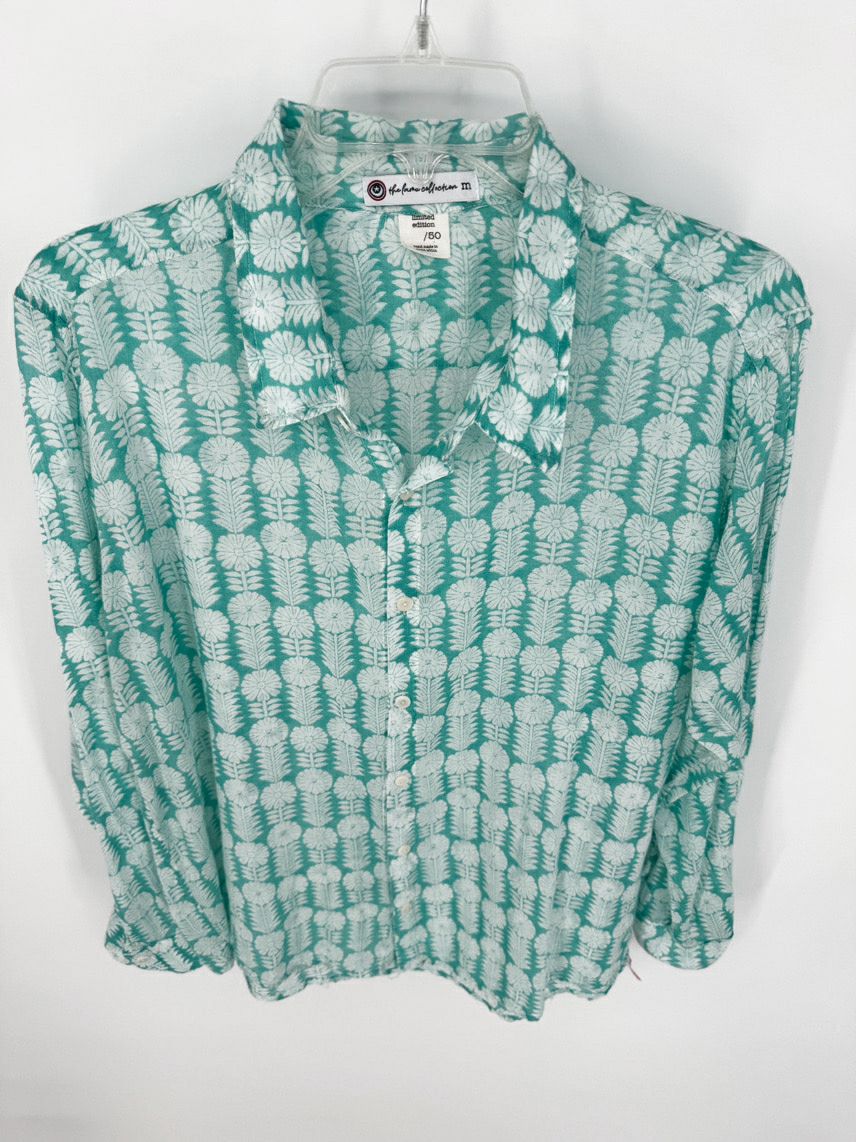 THE LAMU COLLECTION Size M Teal Print Blouse