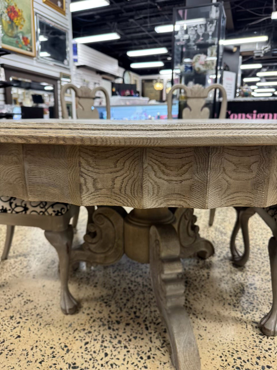 Weathered Gray Round Table w/ 6 AMERICAN DREW Queen Anne Chairs