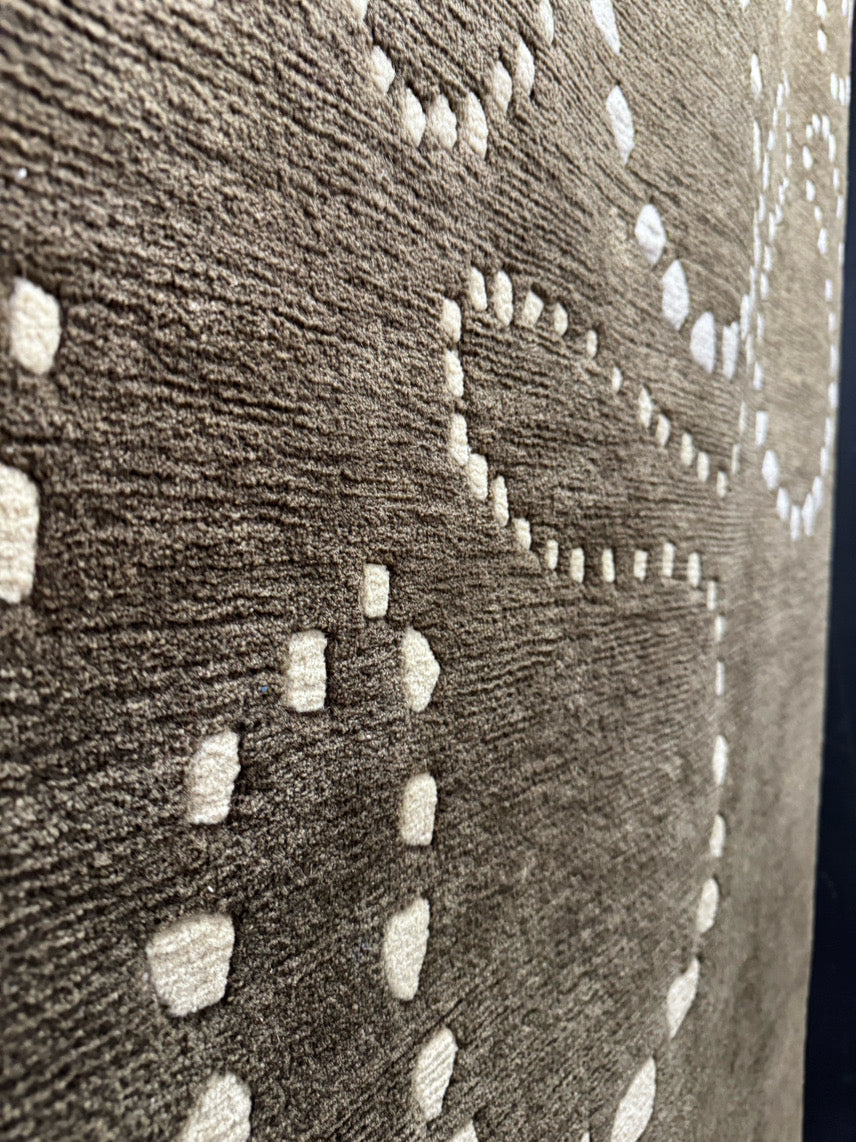 DELOS INC. RUGS OF MERIT Brown & White Pebbled Flowers Area Rug