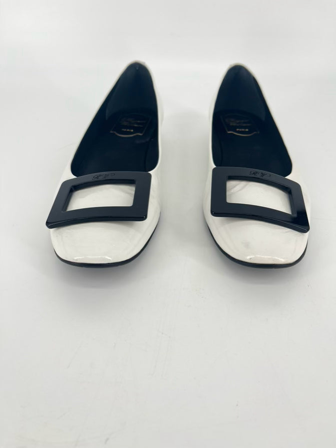 ROGER VIVIER Size 38 White Patent Leather Flats