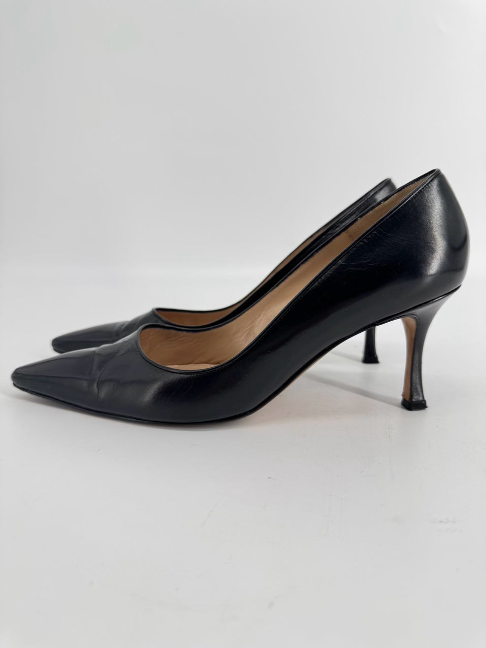 MANOLO BLAHNIK Size 38.5 Black Leather Heels