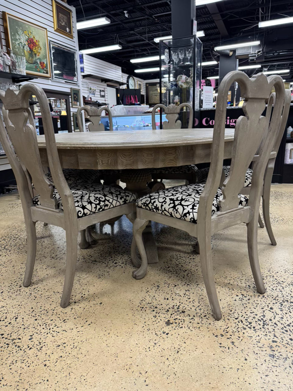 Weathered Gray Round Table w/ 6 AMERICAN DREW Queen Anne Chairs