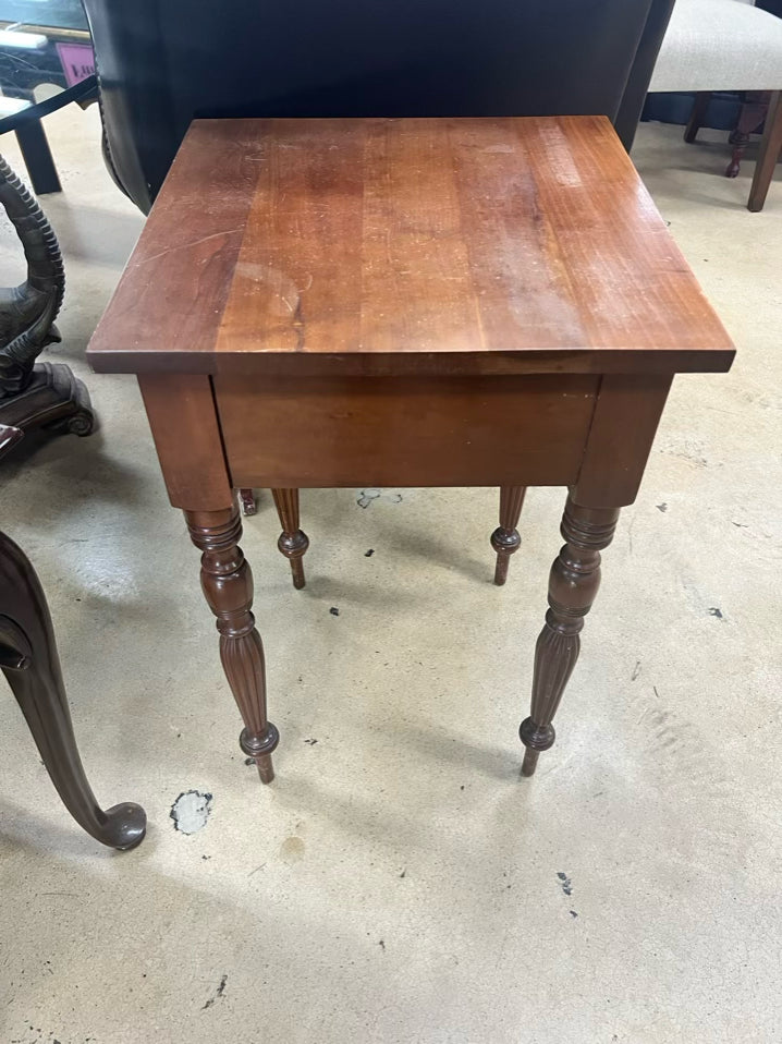 ANTIQUE Wood End Table w/ Drawer