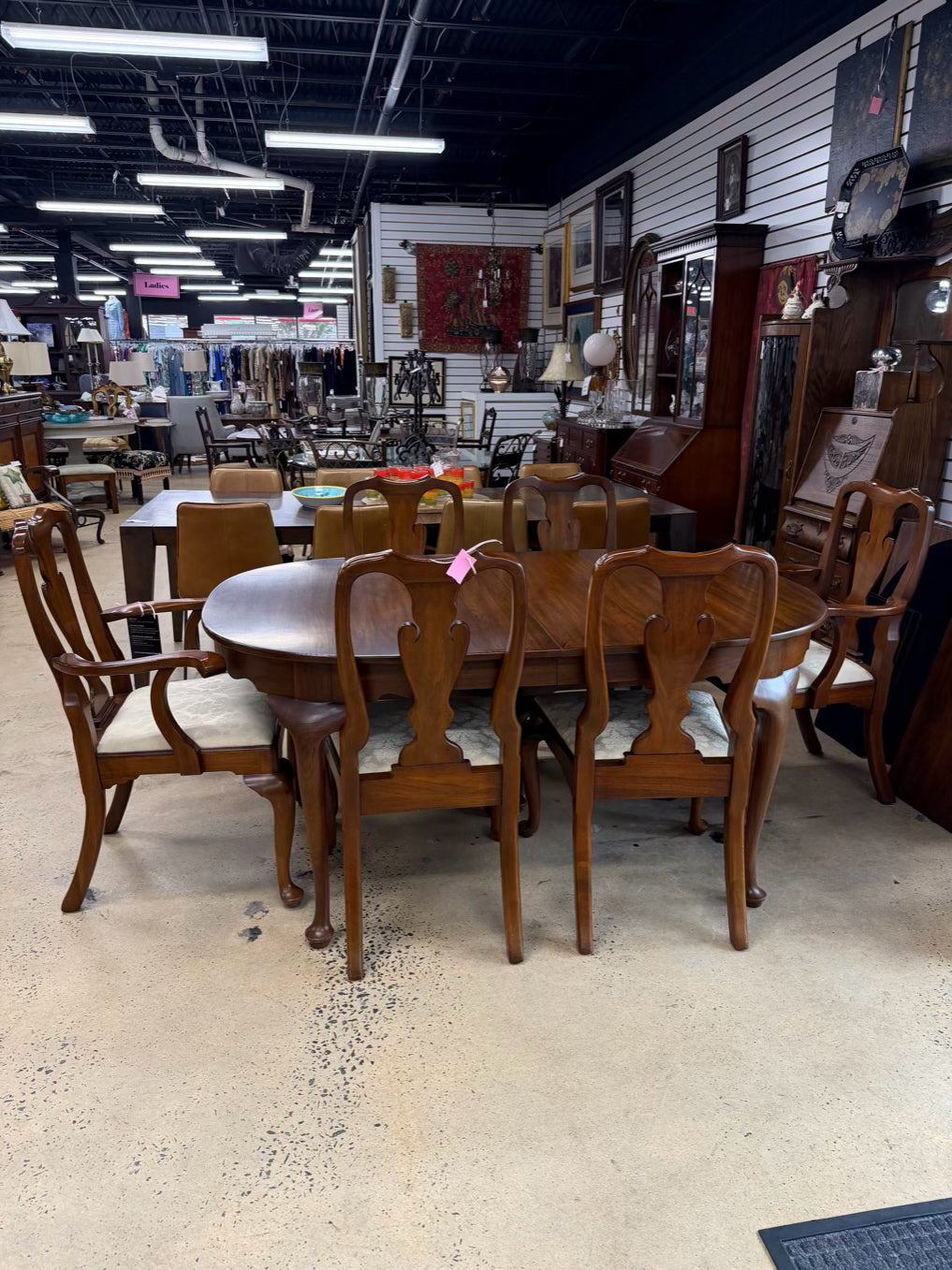 VIRGINIA GALLERIES Henkle Harris Queen Ann Black Walnut Dinning Table & Chairs