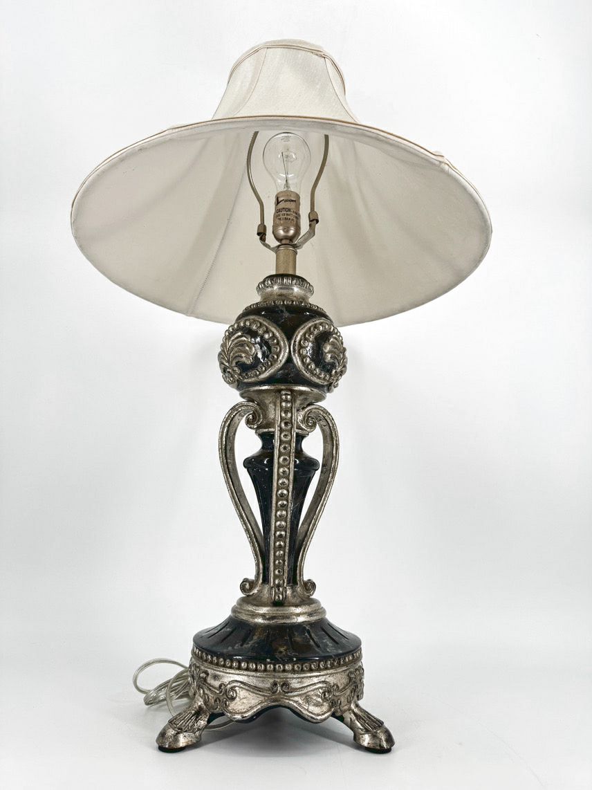 LEEAZANNE Black & Silver Lamp