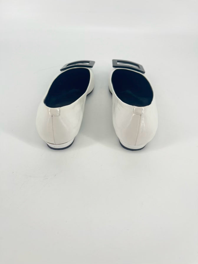 ROGER VIVIER Size 38 White Patent Leather Flats