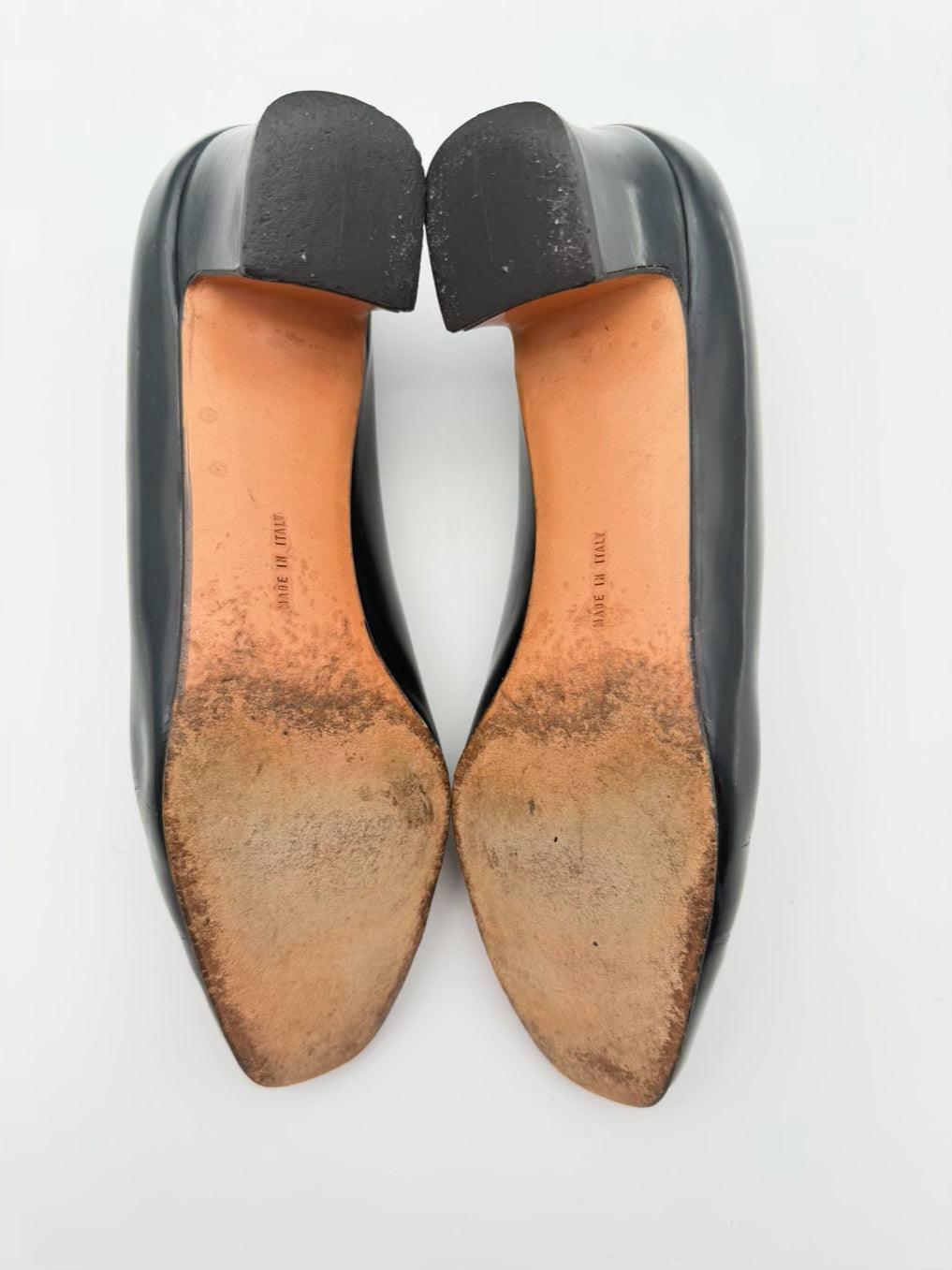 SALVATORE FERRAGAMO Size WMNS 8 Navy Leather Kitten heels