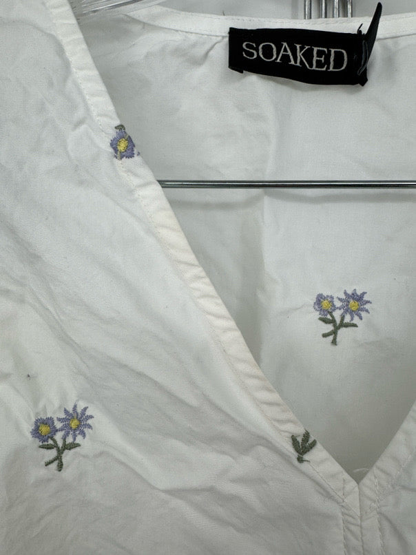 SOAKED IN LUXURY Size XS White Embroidered Floral 2 Piece Set