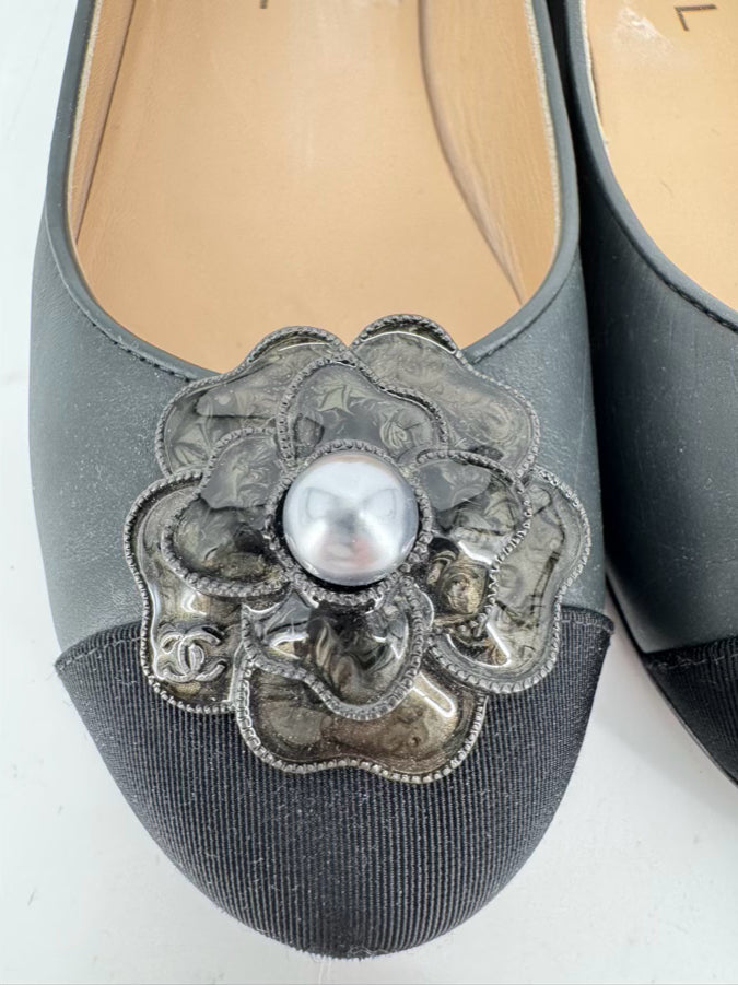 CHANEL Size 37.5 Graphite Leather Camellia Flower Flats