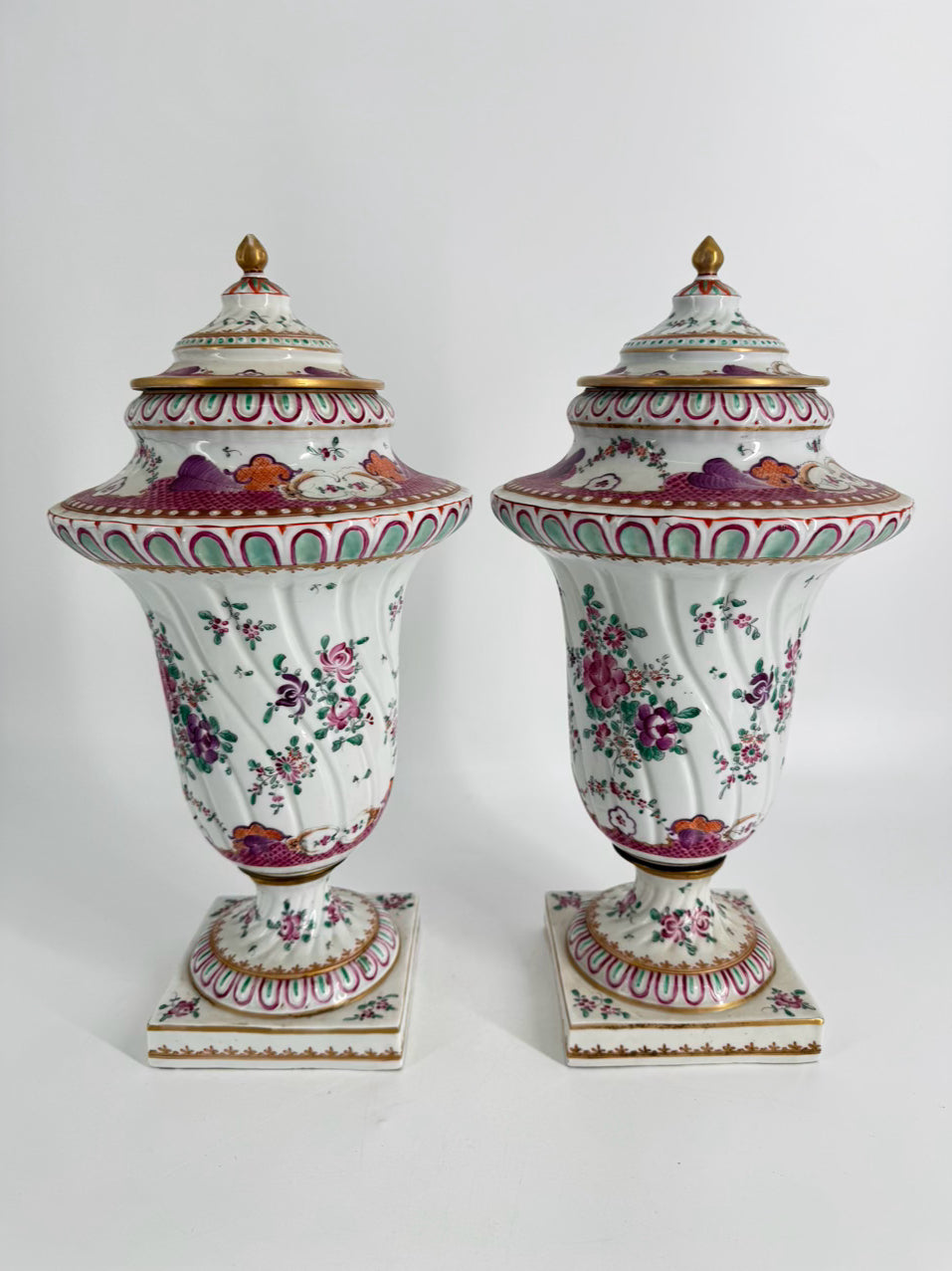 SAMSON Pink & Green Porcelain Pair of Jars w/ Lids