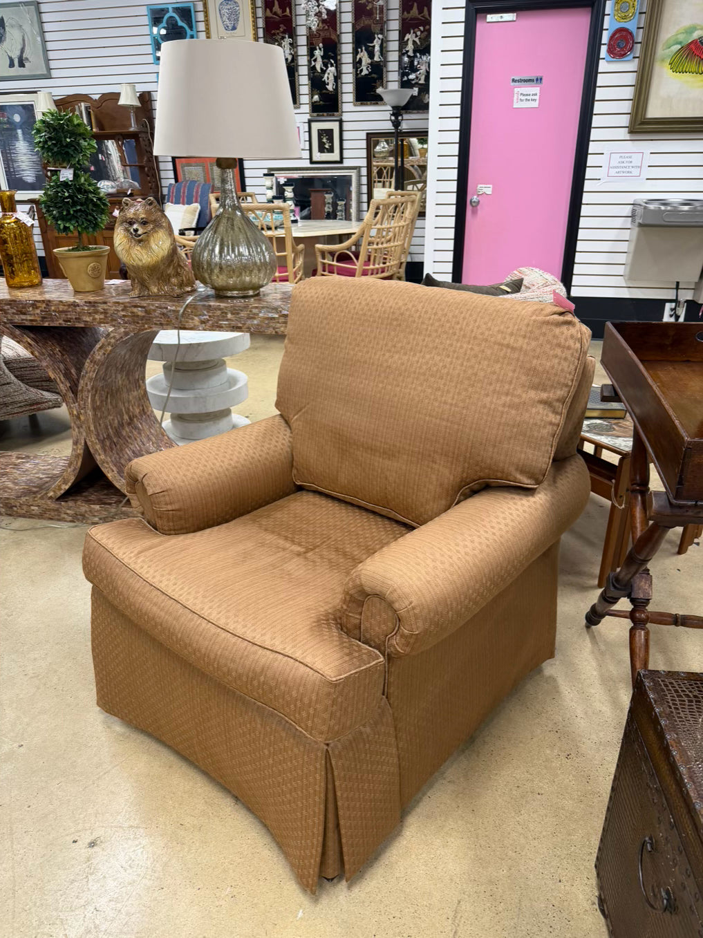 EMPRESSIONS HOME DECORE Light Brown Club Chair