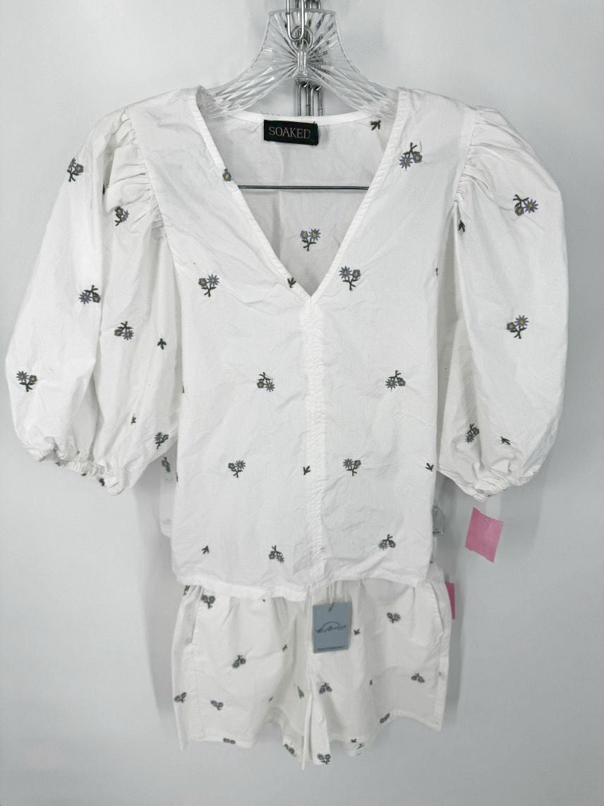 SOAKED IN LUXURY Size XS White Embroidered Floral 2 Piece Set