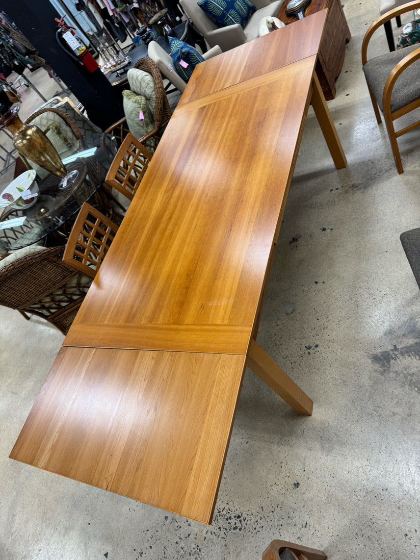 GANGSO Blond Wood Table & 6 Chairs w/ 2 Pullout Leaves