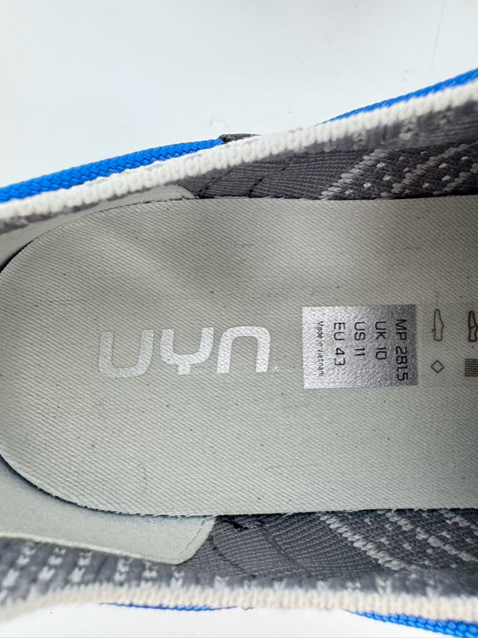 UYN Size 11 White & Gray Textile Sneakers