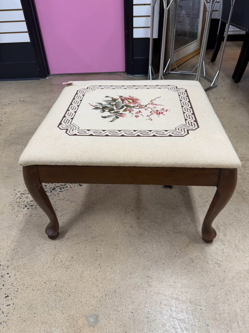 VINTAGE Queen Ann Foot Stool w/ Flowered Needlepoint