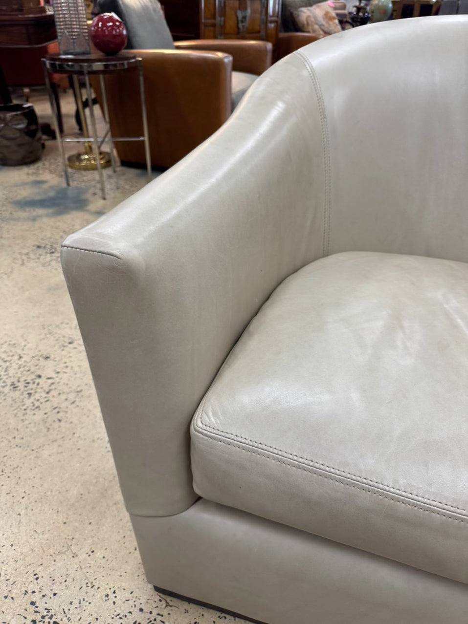 LEE INDUSTRIES Cream Leather Barrel Back Swivel Chair