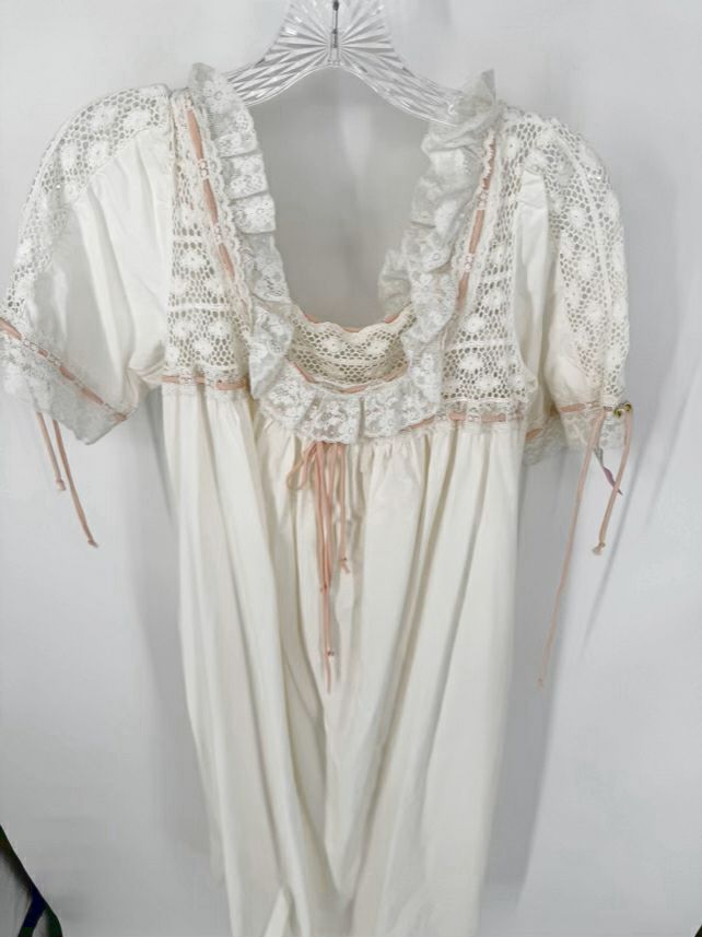 BONNIE STRAUSS Size S Cream Lace Detail Nightgown
