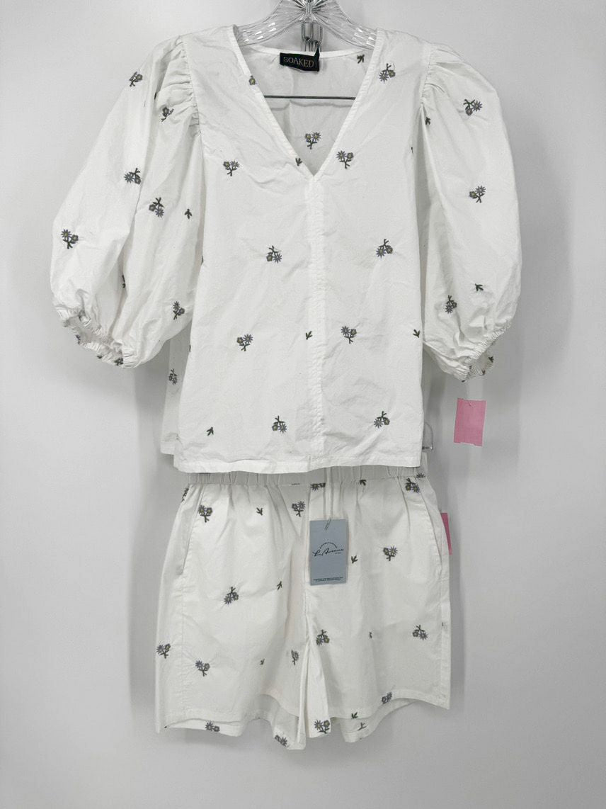 SOAKED IN LUXURY Size XS White Embroidered Floral 2 Piece Set