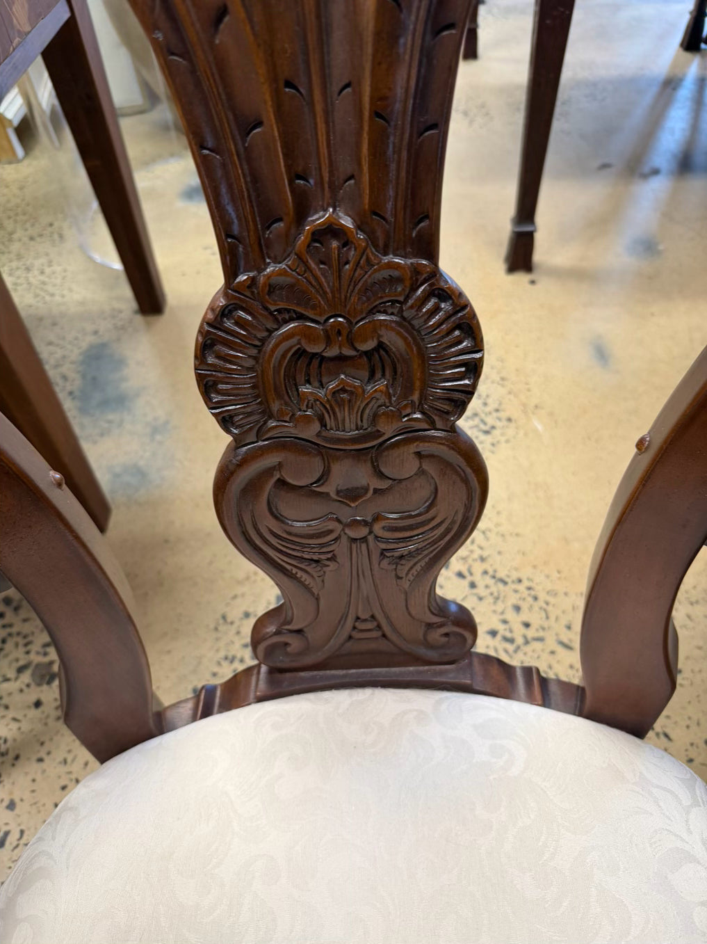 Dark Wood Ornate Pedestal Dinning Table & 8 Chairs w/ Leaves
