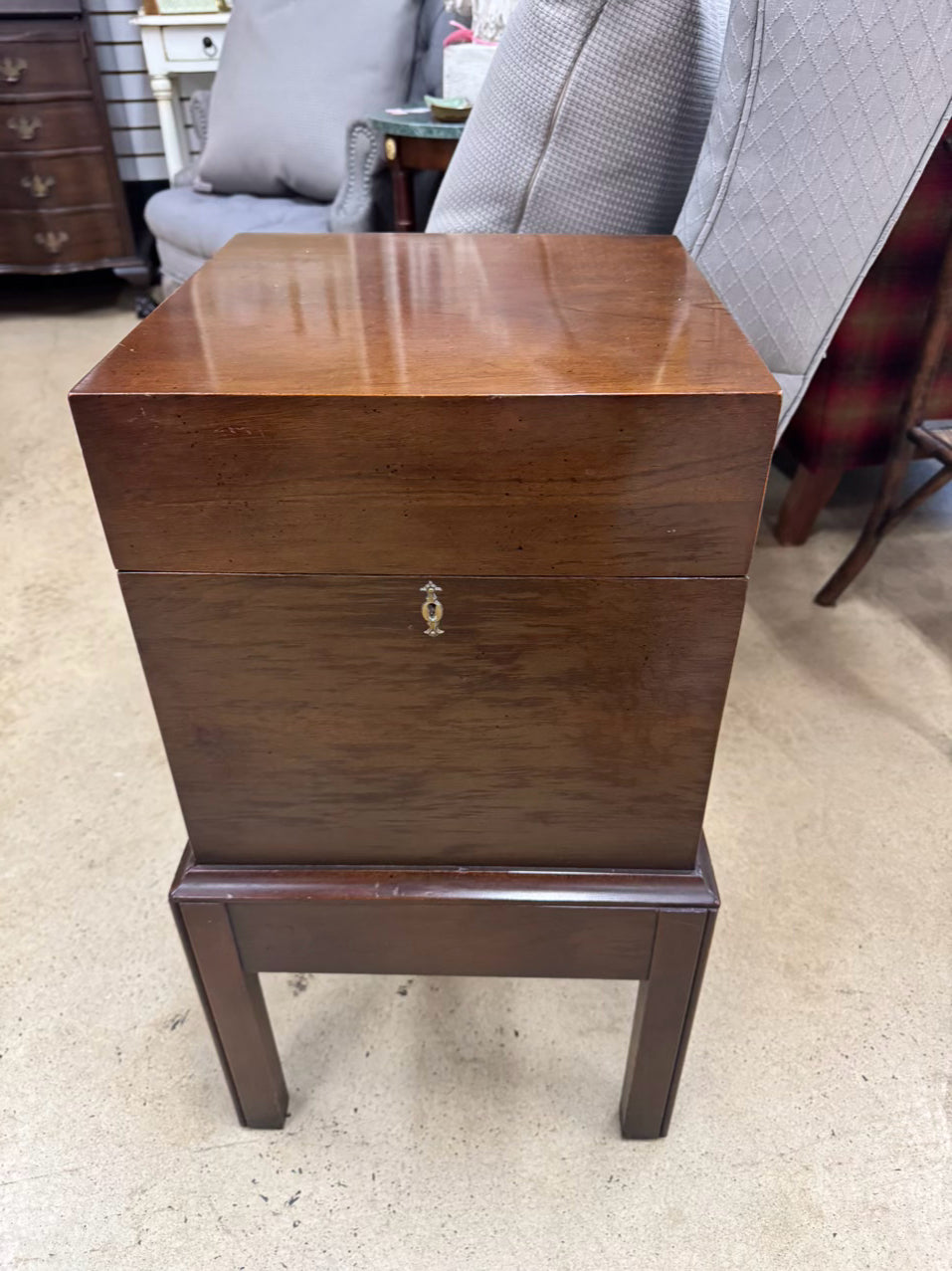 Wood Cellaret Liquor Cabinet