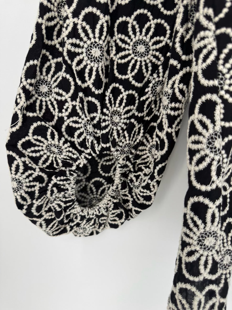 TRAFFIC PEOPLE Size S/M Black Embroidered 2-Piece Set NWT