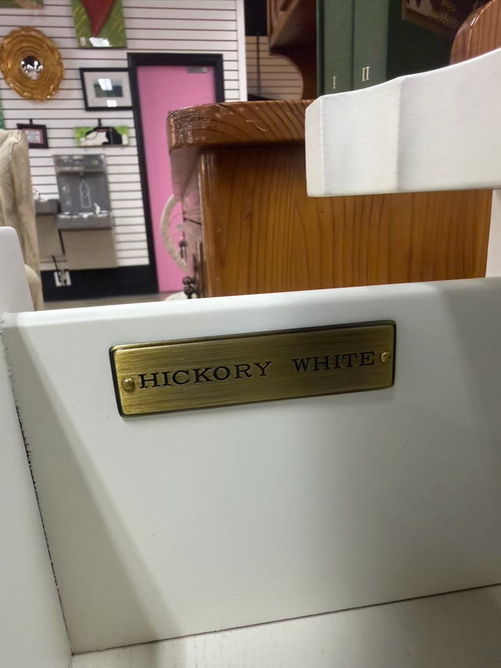 HICKORY WHITE White Wood Modern Fluted Chest