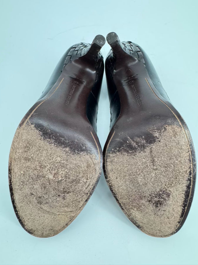 BOTTEGA VENETA Size 40 Black Leather Intrecciato Weave Peep Toe Heels