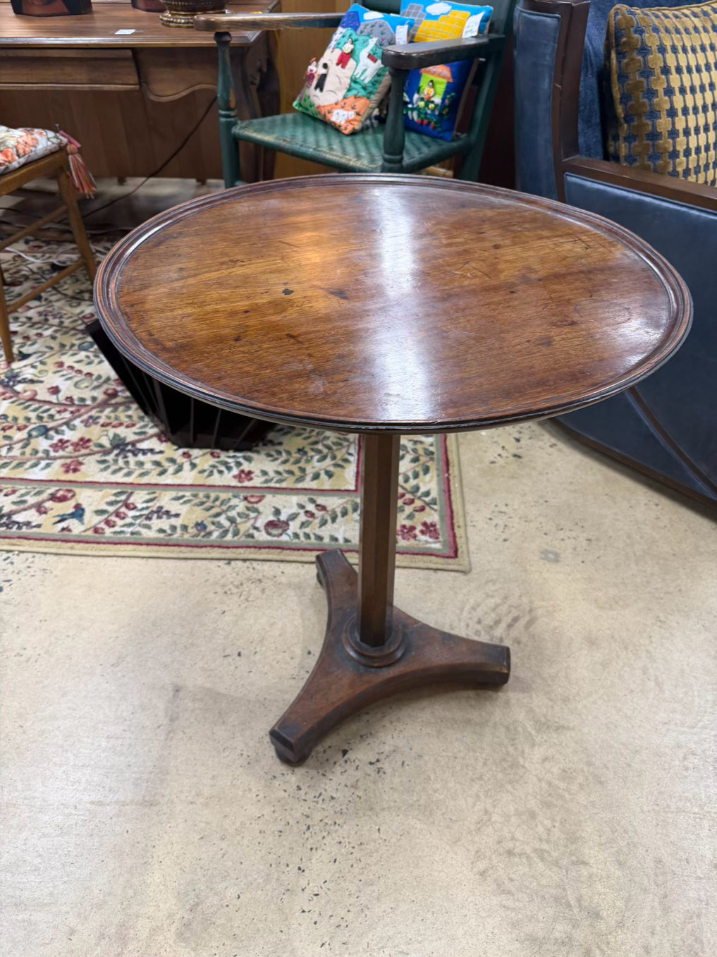 ANTIQUE ROUND Wood Tilt-Top Pedestal Table