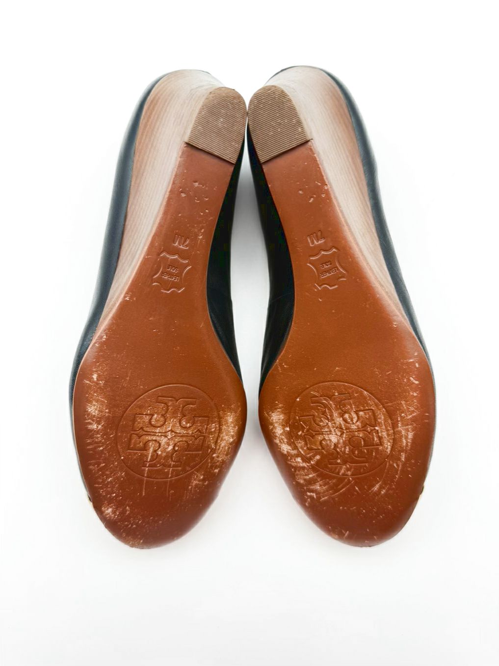 TORY BURCH WMNS Size 7 Navy Leather Gold Toe Wedge